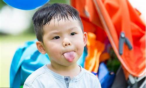 三岁小孩夏天出特别多的汗_3岁孩子天气热出汗